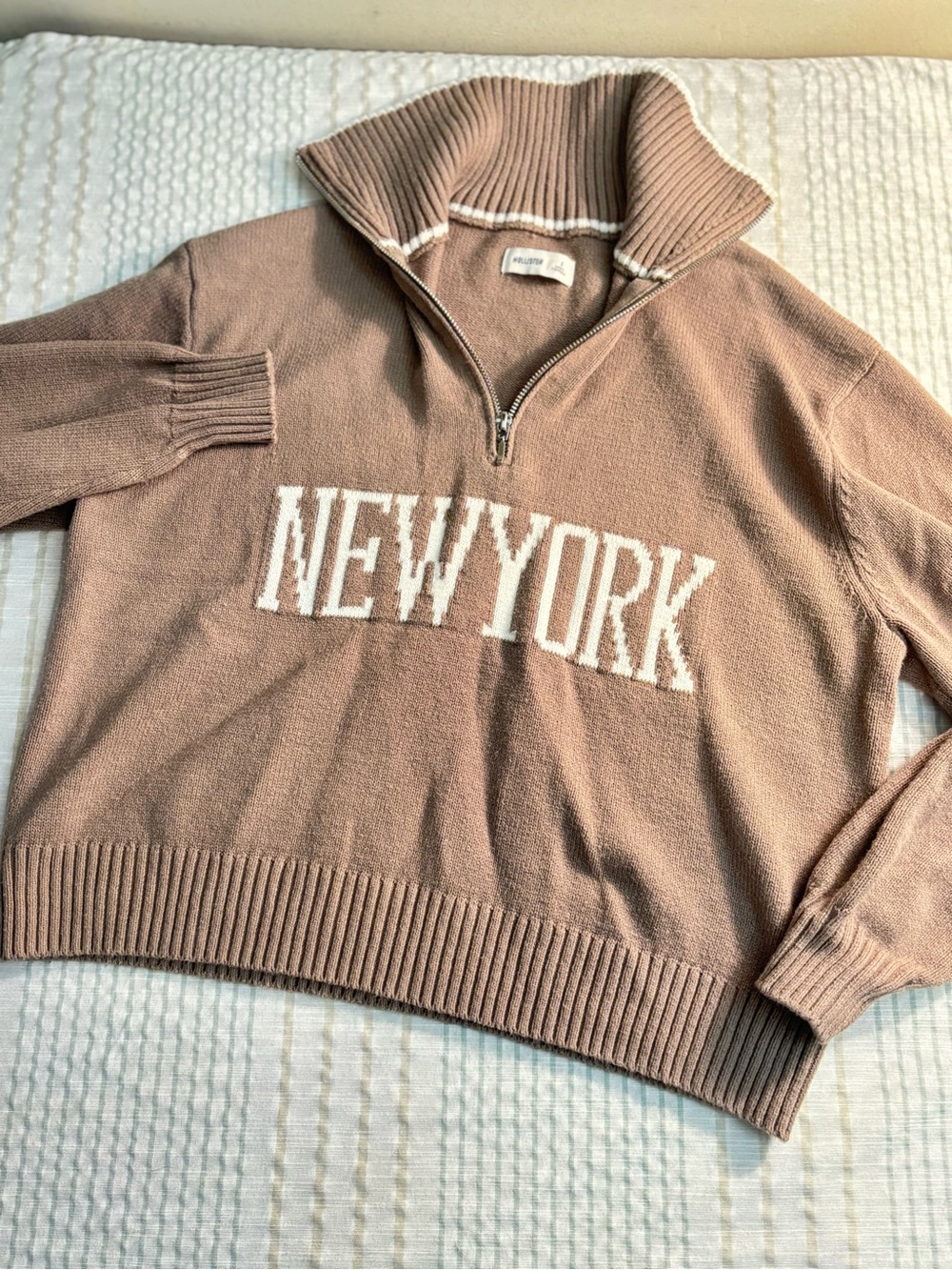 Hollister Mauve Half-Zip V-Neck Sweater with White NEWYORK Logo